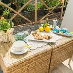 Tra Sole E Limoni Tramonti