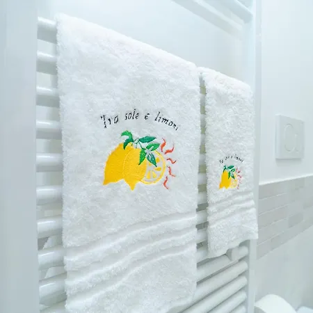 Tra Sole E Limoni Tramonti
