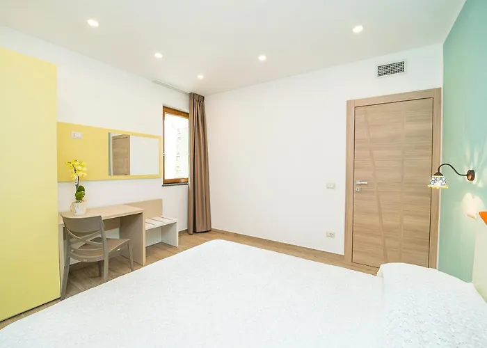 Tra Sole E Limoni * トラモンティ