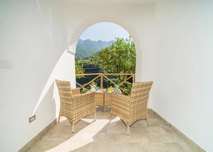 Tra Sole E Limoni トラモンティ