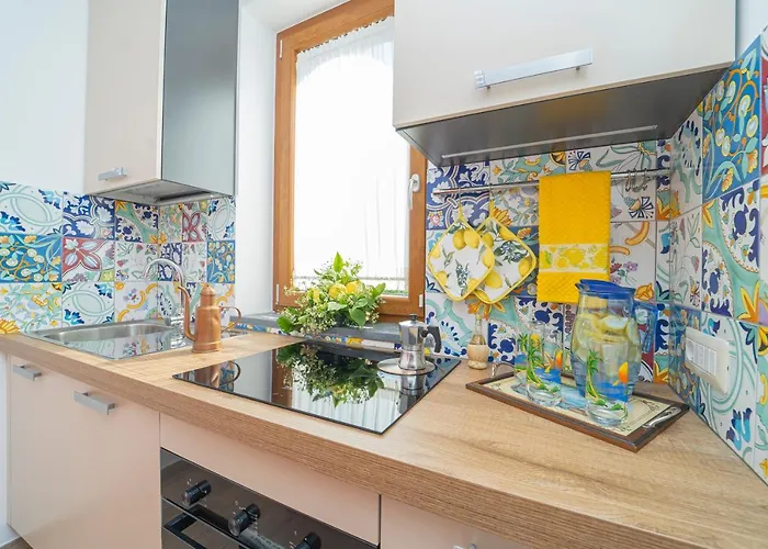 Tra Sole E Limoni トラモンティ