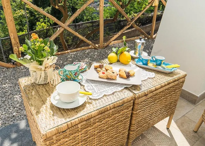 Tra Sole E Limoni トラモンティ